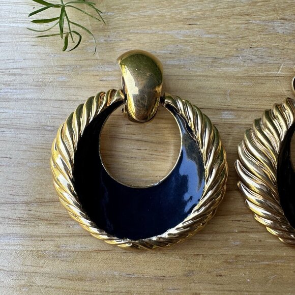 Vintage ST. JOHN Door Knocker Clip Earrings Blue Gold Tone Classic Retro Chunky - Picture 2 of 6